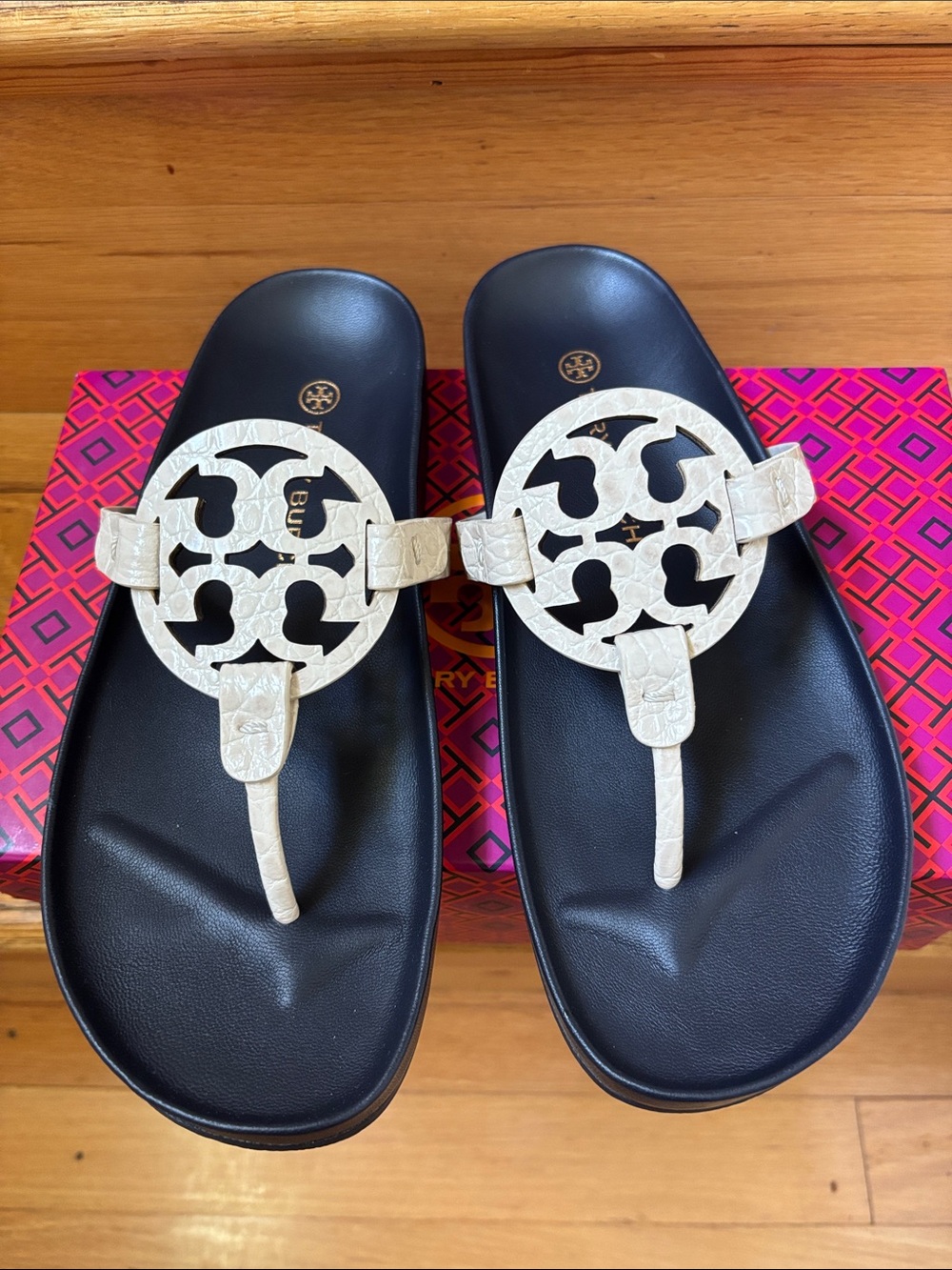 Tory Burch White Croc-Embossed Miller cloud Thong Sandals 8.5 brand new